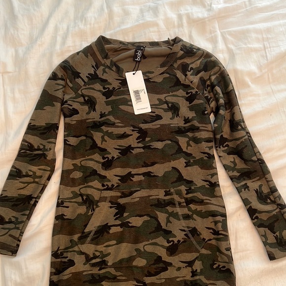 NWT Revolve Bobi Textured Camo Sweatshirt Dress in Army, Size Small - Picture 4 of 5
